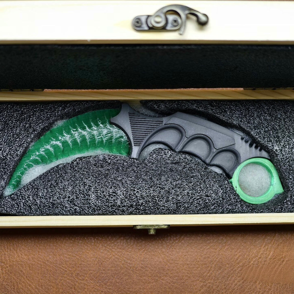 The Toxic Fang | Gamma Emerald Karambit
